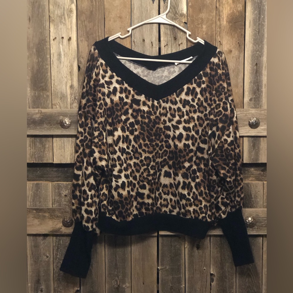 CBRAND Leopard V-neck Sweater with Balloon Sleaves